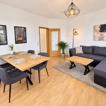 Elbquartier13 2 Schlafzimmer Balkon Und Parkplatz Appartement *