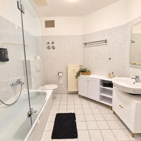 Elbquartier13 2 Schlafzimmer Balkon Und Parkplatz Appartement